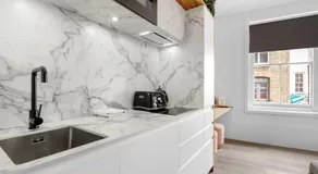 Brick Lane Base - Image 5