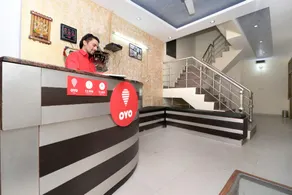 OYO Flagship Hotel Paras - Image 5