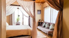 Chameleon Backpackers & Guesthouse - Image 2