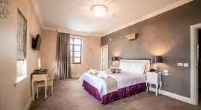The Frontier Hotel - Image 2