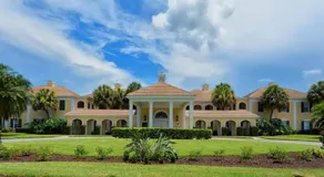 Windsor Lodge Unit 20, studio, 1BR 1BA close to the beaches, pool access - Image 4