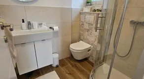 Room Ela - Image 2