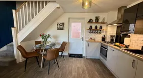 Modern 2-Bed House with EV - Hosted by Hutch Lifestyle - Image 3