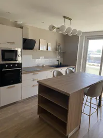 AMMG Tour Marina – Suites Signature | Vue Mer Panoramique, Jacuzzi & Design - Image 3