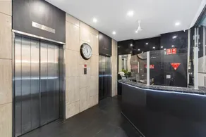 Cosmo on Bank - Image 3