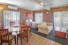 Park Beach Resort Motel - Image 4