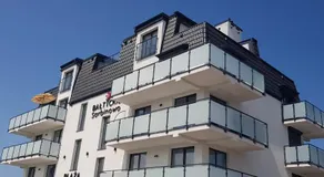Apartament PREMIUM ze złotą wanną w sypialni widok na morze dyskretny taras z łóżkiem - Bałtyckie Sarbinowo 18 - Image 5