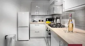 Wokingham - 2 Bedroom Maisonette - With Parking - Image 3