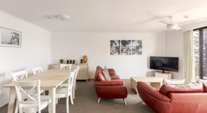 Columbia Beachfront Apartments on Rainbow Bay - Image 4
