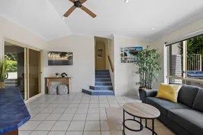 Spacious 4-Bed Family Retreat with Pool Near Beach - Image 3