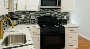 Coastal Stay 2 Modern Ocean View Apartments Walk to Beach 4 Free Parking Spaces - Image 2