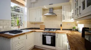 West Beck House Newcastle - Spacious Double Room - Image 3