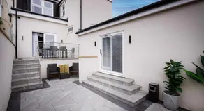 Swish Luxury Holiday Apartments 2 - Image 4
