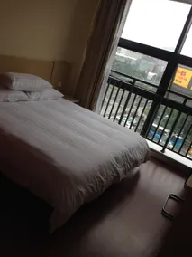 Hanting Hotel Ningbo Yinzhou Wanda - Image 3