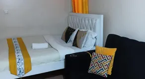 Golden Crest suite with Rooftop Pool - Image 4