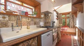 Unique period one bedroom house in Colchester - Image 2