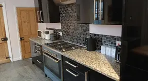 Spacious 4 Bedroom House, Garden, Nr Ipswich Town Centre with hot tub - Image 3