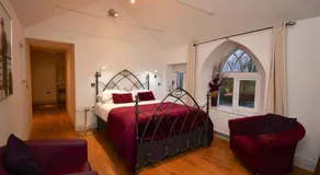 Tudor Lodge Bed & Breakfast - Image 2