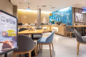 Home Inn Neo Shanghai New International Expo Center Longyang Road Metro Station - Image 3