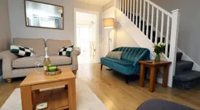 Relaxing 2-Bed Coastal Escape in Port Talbot - Image 2