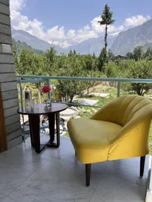 Apple Flower Hotel - Personal Balcony, Lift, Garden and Mountain View - Image 4