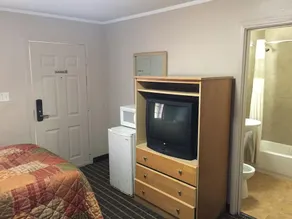 Economy Motel - Image 3