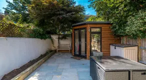 JOIVY Elegant London Stay - 2BR with Garden in Battersea - Image 5