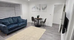 Slough Modern 1Bed Apt Free Parking, WiFi, Near Windsor, & Heathrow - Image 3
