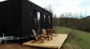 Courneillac - Parcel Tiny House - Tiny house vue Pyrénées entourée par les chèvres MAE-5233 - Image 4