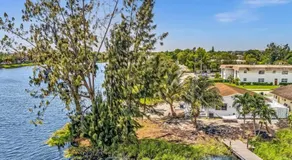 Charming 2BR Lakefront Cottage in Davie near Beach - Image 5