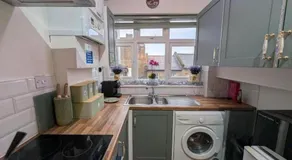 London-2Br-Sleeps6-SkySports-Netflix-DisneyPlus - Image 4