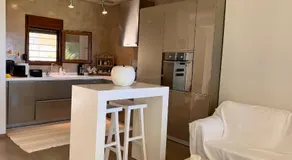 Cute house by the sea - Image 3