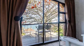 Dutton's Cove Guest House - Image 4