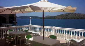 Apartment Seafront - Image 2
