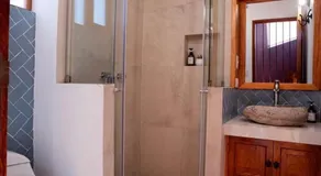 Stunning 1BR House in Camino Real - Image 2