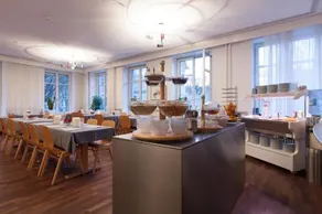 Hotel Alpha - Image 4