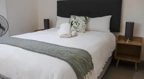 Angazi Guesthouse Unit 3 - Modern 2 Bedroom - Image 2