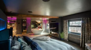 The Bakers Luxury Top Floor Apartment - Image 2