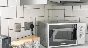 Modern Apartment with Free Parking, Entertainment & Fast Wi-Fi Close to Hull Station - Image 5
