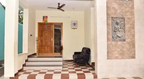 Thirumalai Home Stay - Group & Family Stay Room VL Swami Malai Temple - Image 3