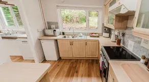 Maisy's Hideaway - Image 4