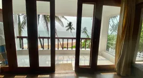 Willo Stays On the beach Sea view Ocean Hues holiday home - Image 5