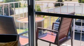 Modern Unit Near CBD & Beach, Free Parking - Image 3