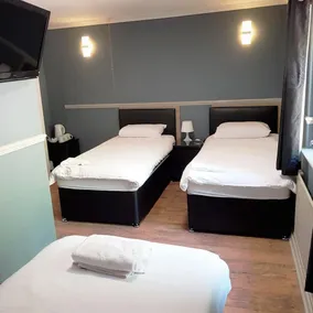 The Dorchester Hotel & serviced apartments FREE PARKING - Image 2