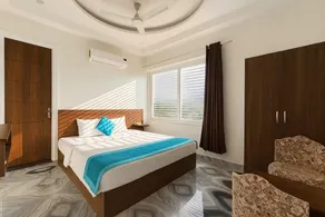 Hotel Yog Safari, Behind Parmarth Niketan - Image 2