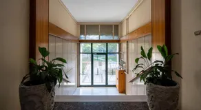 City Chic Apartment with Park View - Image 4