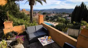 Love-room Discret 40 m2 Bormes les mimosas village avec Terrasse - Image 5