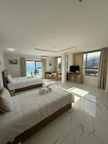 Golden Bay Hotel - Image 2