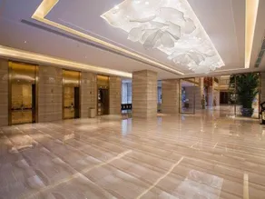 Royale Tower Hotel - Image 2