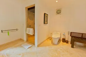 Luxury 1 BR Seating Area w Forest Garden #V499 - Image 3